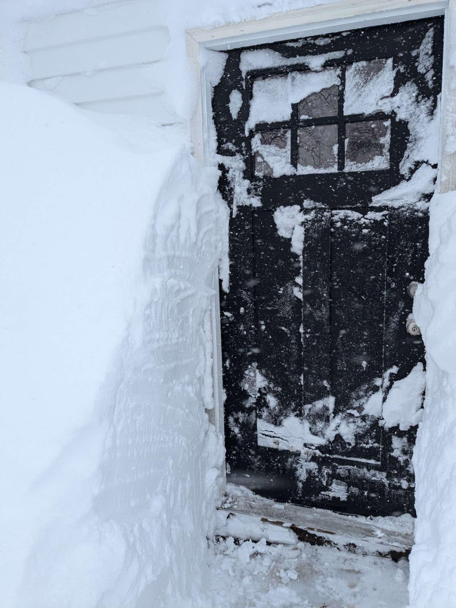 スノー様 Snowmageddon in Oneida and Herkimer: Tales of Snowflakes, Sleds