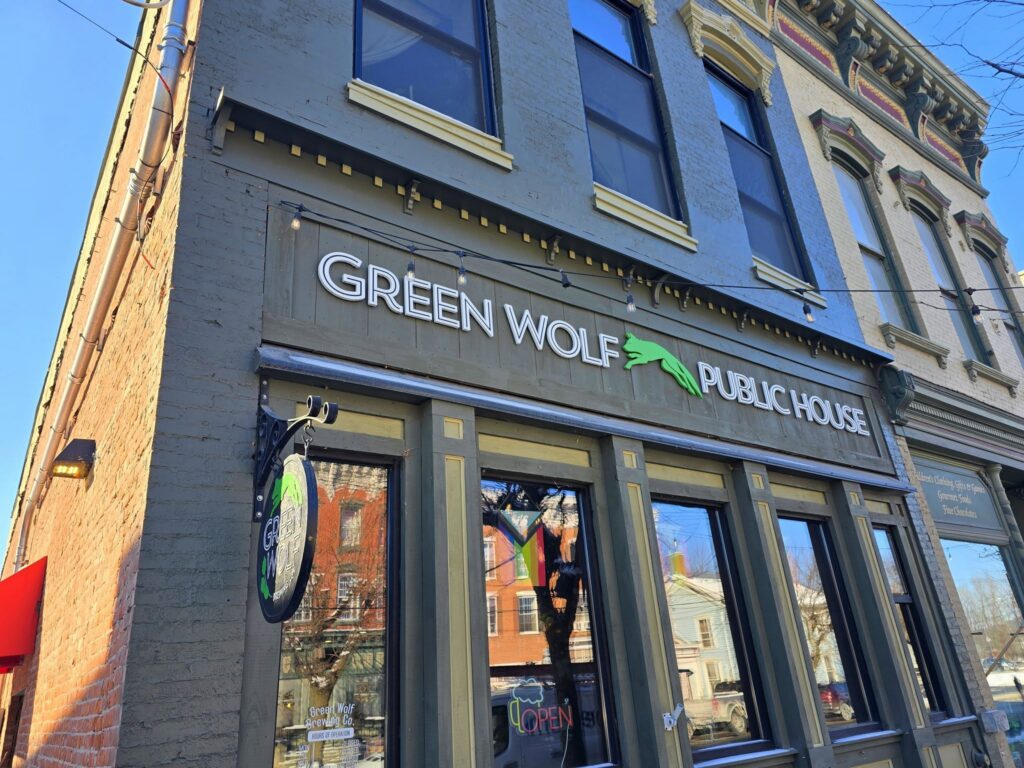 green wolf